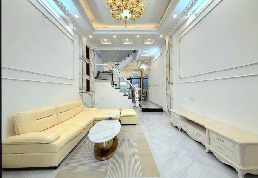 Bán nhà sát vách chợ Phú Xuân Qua Phú Mỹ Hưng 7 Phút Ô tô đậu trong nhà 