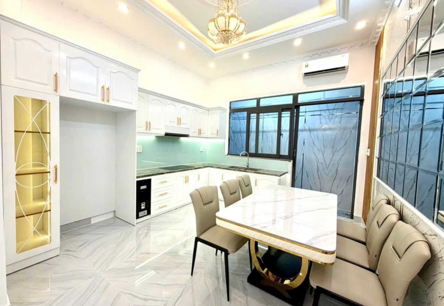 Bán nhà sát vách chợ Phú Xuân Qua Phú Mỹ Hưng 7 Phút Ô tô đậu trong nhà 