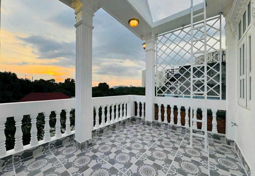 Bán nhà sát vách chợ Phú Xuân Qua Phú Mỹ Hưng 7 Phút Ô tô đậu trong nhà 