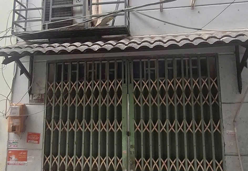 0914020039 em dung Ban nha 118/9A Bùi Văn Ba TP.HCM