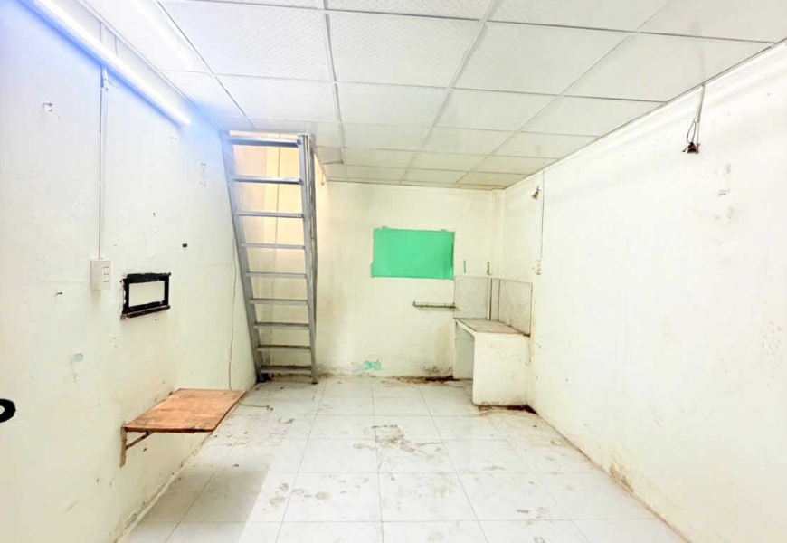 BÁN NHÀ MẶT TIỀN ĐƯỜNG 8M - VỊ TRÍ KINH DOANH - XE HƠI ĐẬU TRONG NHÀ