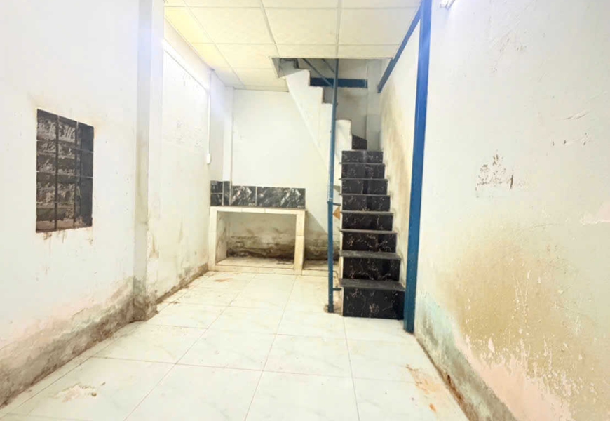 BÁN NHÀ MẶT TIỀN ĐƯỜNG 8M - VỊ TRÍ KINH DOANH - XE HƠI ĐẬU TRONG NHÀ