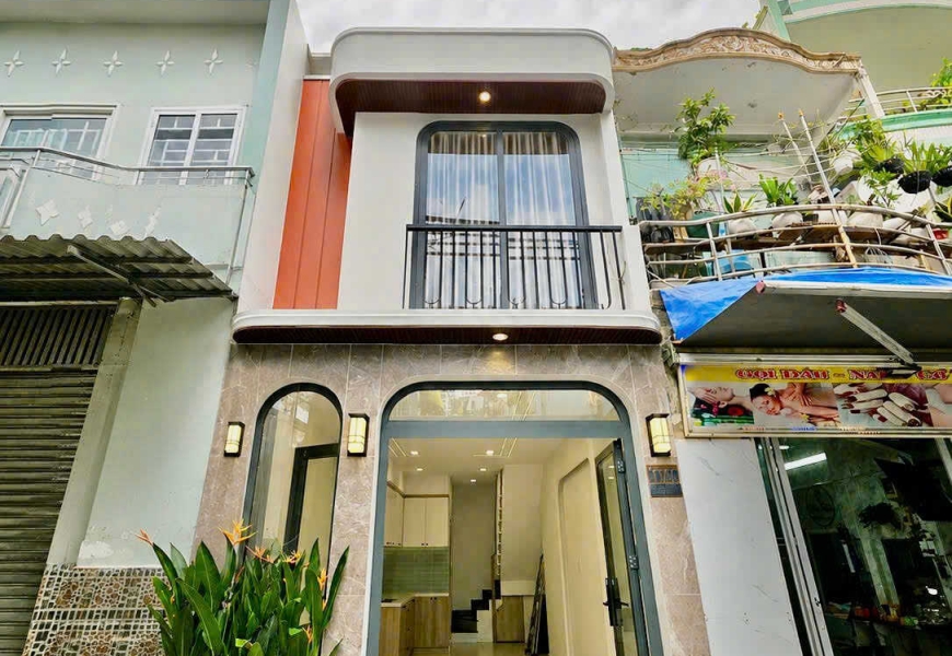 Bán nhà Quận 7 Nhà mặt tiền hẻm, ngay chợ P. Tân Hưng, TPHCM