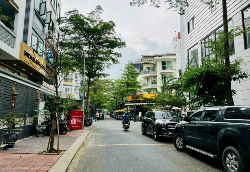 Bán Nhà Phố MT đường số 3 KDC Kim Sơn Q7. Kế bên Him Lam Q7F