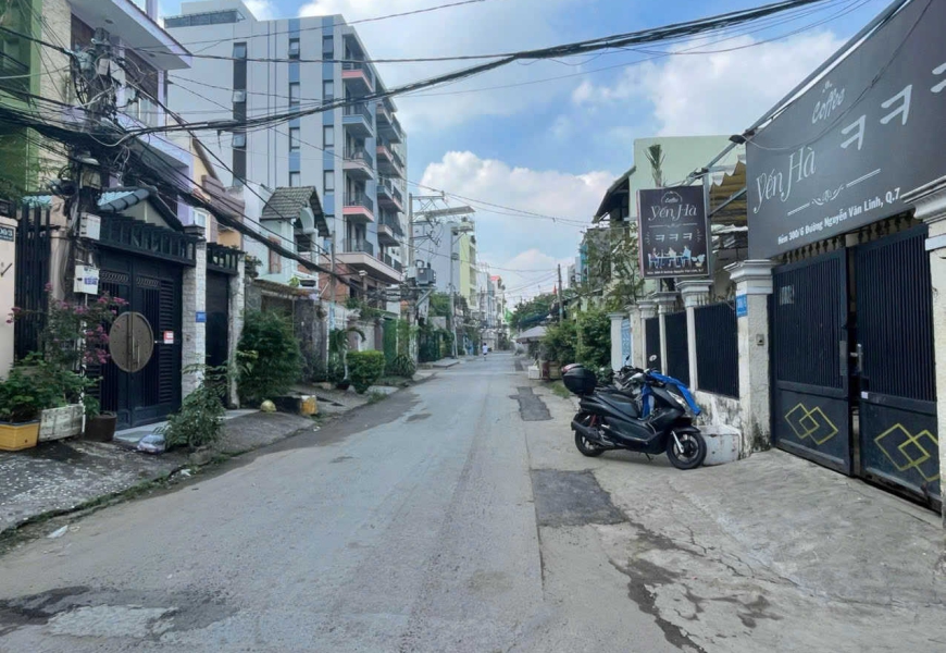 Cho thuê đất mt hẻm lớn 10m,lô nhì MT hẻm 300 Nguyễn Văn Linh Q7. sau lưng showroom Oto, thông Nguyễn Thị Thập.cách mt đường 30m