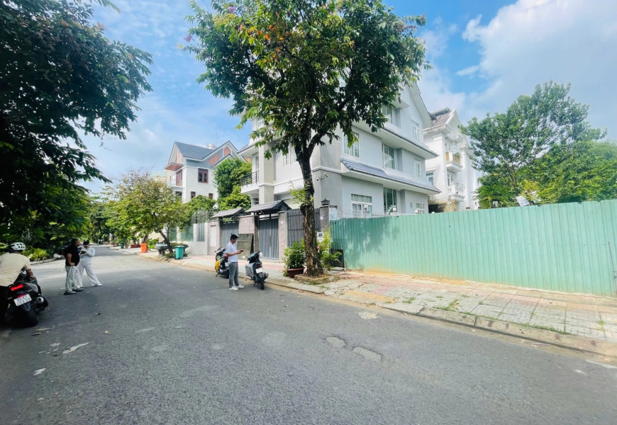 Giá hót..Bán chốt gấp 34 tỷ Bán lô đất biệt thự KDC Sadeco Ven Sông Q7,bảo vệ 24/7