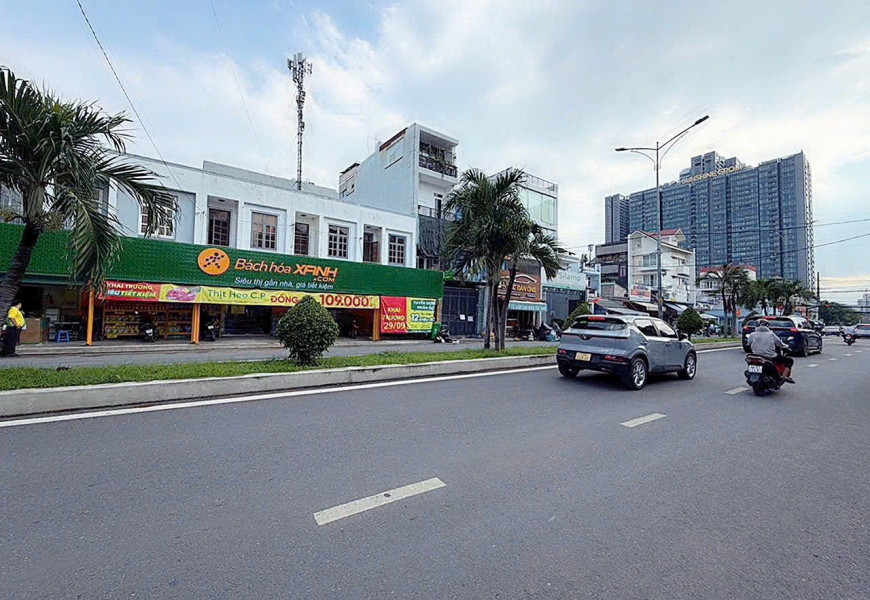 CHO THUÊ HOẶC BÁN NHÀ MẶT TIỀN PHÚ THUẬN,  phường Tân Mỹ, quận 7.