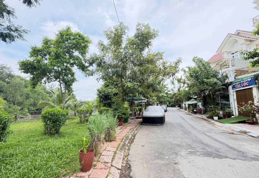Hiếm có..biệt thự View sông và Công viên ngay trung tâm quận 7
