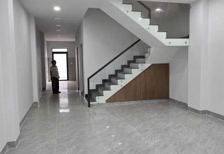 Chỉ 15tỷ TL..Ngang 5x25m..đường 14m Bán nhà 4 tầng MT đường 14m,khu savimes ngay chợ Phú Thuận Q7
