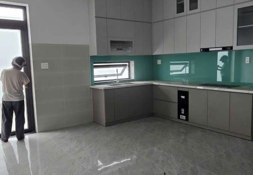Chỉ 15tỷ TL..Ngang 5x25m..đường 14m Bán nhà 4 tầng MT đường 14m,khu savimes ngay chợ Phú Thuận Q7