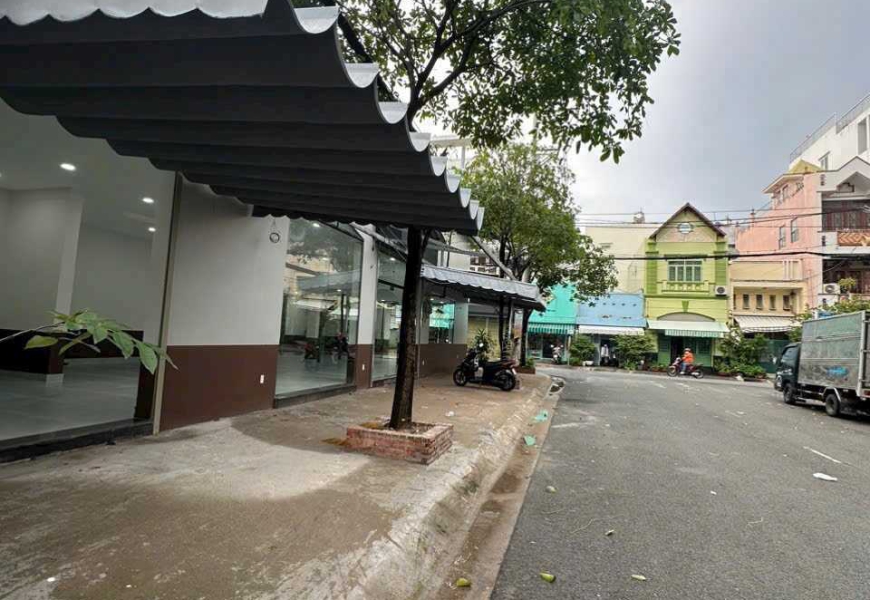 GÓC CHO THUÊ  NHÀ TRỆT LẦU TRỐNG SUỐT GÓC 2 MT LỀ ĐƯỜNG RỘNG DT 7 X 20M VỊ TRÍ KINH DOANH KHU CƯ XÁ NGÂN HÀNG Q7 PHÙ HỢP CAFE VP CTY QUÁN ĂN. 60TR/ TH