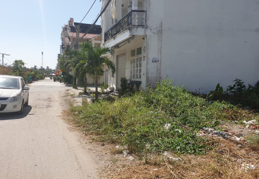 BÁN ĐẤT NGAY THỊ TRẤN NHÀ BÈ ĐƯỜNG 12M LÔ GÓC