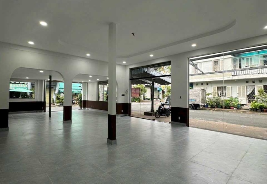 GÓC CHO THUÊ  NHÀ TRỆT LẦU TRỐNG SUỐT GÓC 2 MT LỀ ĐƯỜNG RỘNG DT 7 X 20M VỊ TRÍ KINH DOANH KHU CƯ XÁ NGÂN HÀNG Q7 PHÙ HỢP CAFE VP CTY QUÁN ĂN. 60TR/ TH