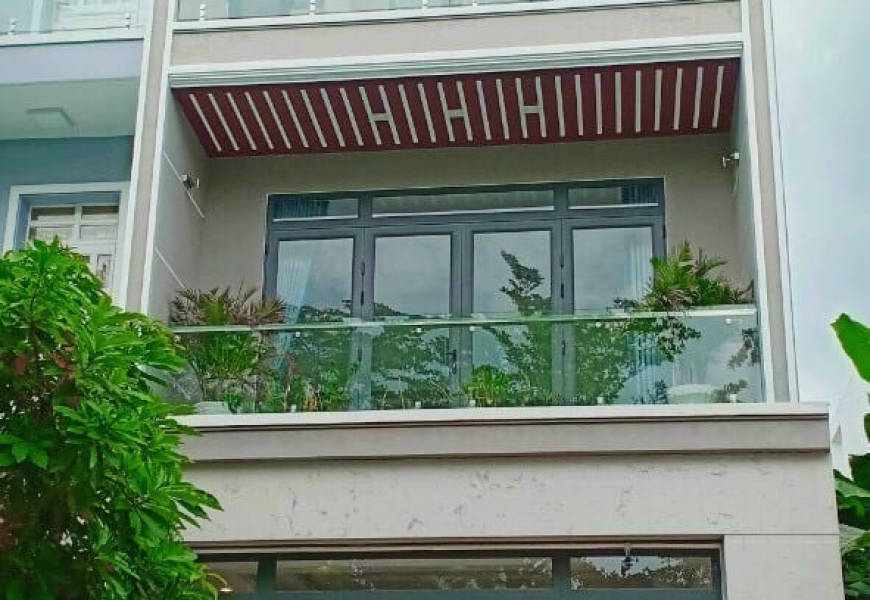 CẦN GẤP BÁN NHÀ MẶT TIỀN, NHÀ ĐẸP VIEW SÔNG THOÁNG MÁT