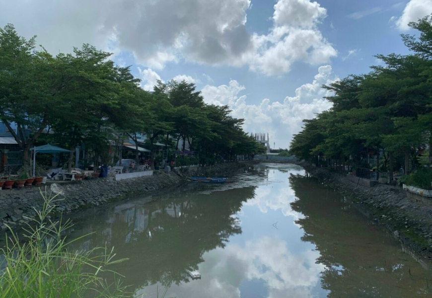 CẦN GẤP BÁN NHÀ MẶT TIỀN, NHÀ ĐẸP VIEW SÔNG THOÁNG MÁT