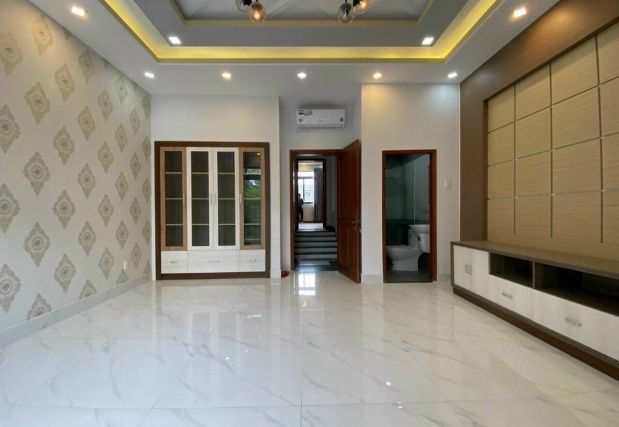CẦN GẤP BÁN NHÀ MẶT TIỀN, NHÀ ĐẸP VIEW SÔNG THOÁNG MÁT