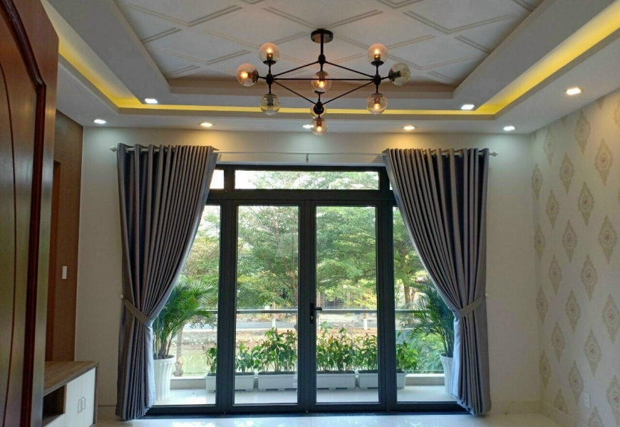 CẦN GẤP BÁN NHÀ MẶT TIỀN, NHÀ ĐẸP VIEW SÔNG THOÁNG MÁT