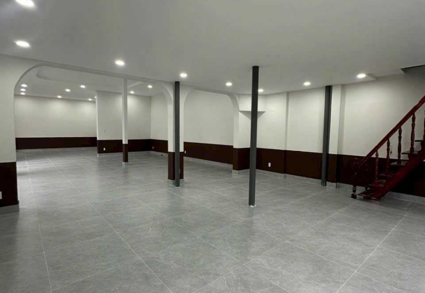 GÓC CHO THUÊ  NHÀ TRỆT LẦU TRỐNG SUỐT GÓC 2 MT LỀ ĐƯỜNG RỘNG DT 7 X 20M VỊ TRÍ KINH DOANH KHU CƯ XÁ NGÂN HÀNG Q7 PHÙ HỢP CAFE VP CTY QUÁN ĂN. 60TR/ TH