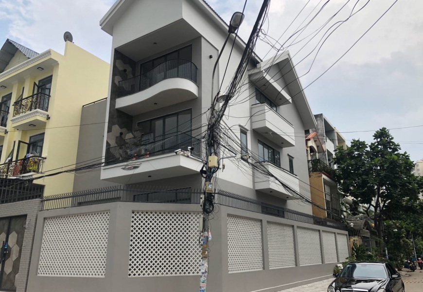 27,5 TỶ BÁN BIỆT THỰ GÓC 2 MẶT TIỀN ĐƯỜNG KHU TÂN AN HUY Q7,KẾ BÊN LOTTE MARK QUẬN 7 DT 10,2X21M,NHÀ 1 TRỆT 2 LẦU SÂN THƯỢNG, NHÀ MỚI 100%,CÓ 5PN,1 PHÒNG KHÁCH,1 PHÒNG LÀM VIỆC,1 GARAGA OTO,1 BẾP,1 PHÒNG KHÁCH LỚN,SÂN VƯỜN TRÊN SÂN THƯỢNG GIÁ 27,5TY TL CC