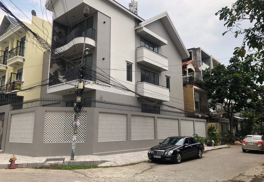 27,5 TỶ BÁN BIỆT THỰ GÓC 2 MẶT TIỀN ĐƯỜNG KHU TÂN AN HUY Q7,KẾ BÊN LOTTE MARK QUẬN 7 DT 10,2X21M,NHÀ 1 TRỆT 2 LẦU SÂN THƯỢNG, NHÀ MỚI 100%,CÓ 5PN,1 PHÒNG KHÁCH,1 PHÒNG LÀM VIỆC,1 GARAGA OTO,1 BẾP,1 PHÒNG KHÁCH LỚN,SÂN VƯỜN TRÊN SÂN THƯỢNG GIÁ 27,5TY TL CC