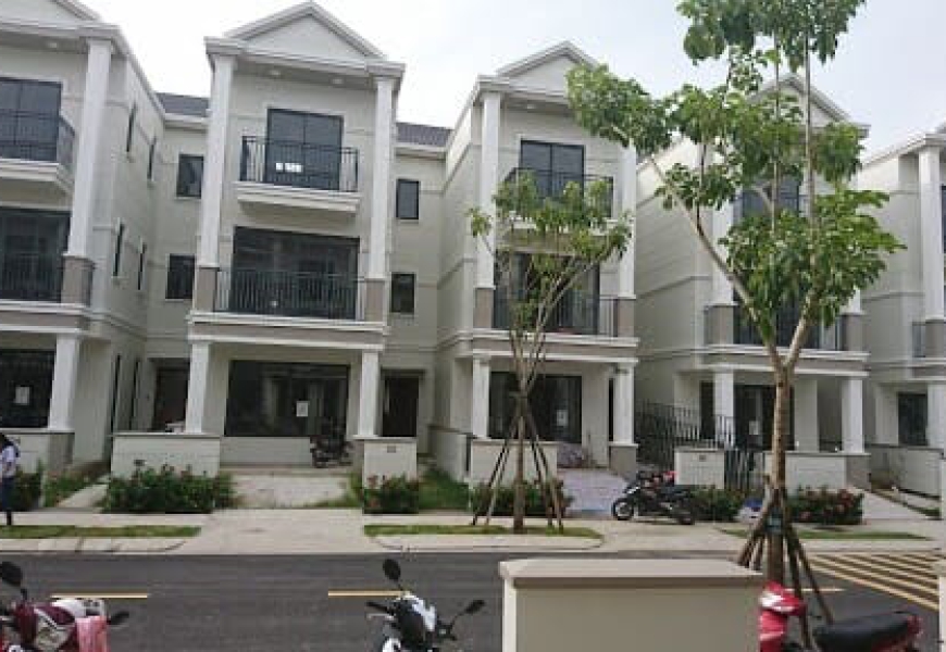 BÁN NHÀ PHỐ LIỀN KỀ KHU NINE SOUTH NHÀ BÈ,CHỈ CÁCH LOTTE MARK Q7 6KM,KHU AN NINH TUYỆT ĐỐI,BẢO VỆ 24/24 KO KHÍ TRONG LÀNH,ĐẦY ĐỦ CÁC TIỆN ÍCH XUNG QUANH DT 7X20M NHÀ TRỆT 2 LẦU ST GIÁ 14,7TY 