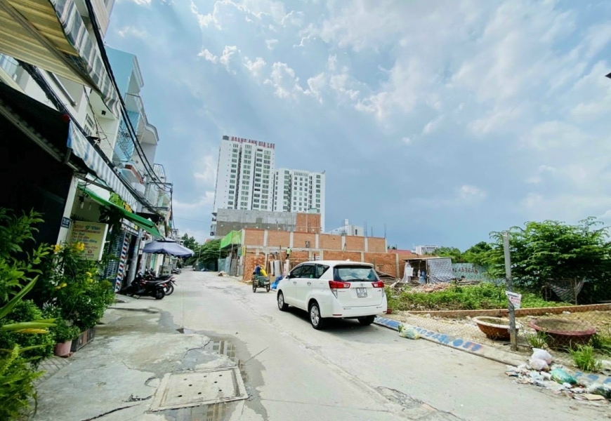 BÁN ĐẤT ĐƯỜNG 12M NGAY KẾ HIMLAM Q7