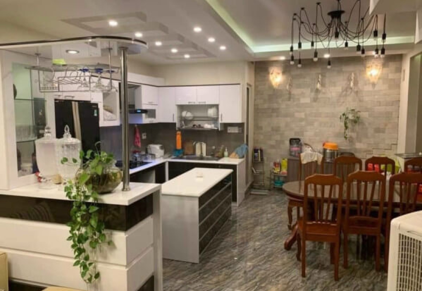 0909227199 Cần bán căn nhà khu dân cư hiện hữu yên tĩnh và an ninh tại Quân 4. Sát trung tâm q1
