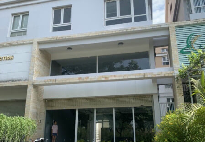 BÁN GẤP BIỆT THỰ PHỐ KINH DOANH DỰ ÁN DRAGON PARC 1, MẶT TIỀN ĐẠI LỘ NGUYỄN HỮU THỌ SÁT BÊN QUẬN 7.