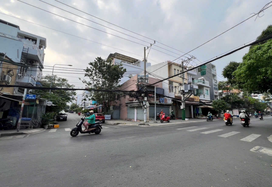 Cho thuê căn góc đường số 10 và 23 phường Tân Quy kinh doanh sầm uất 