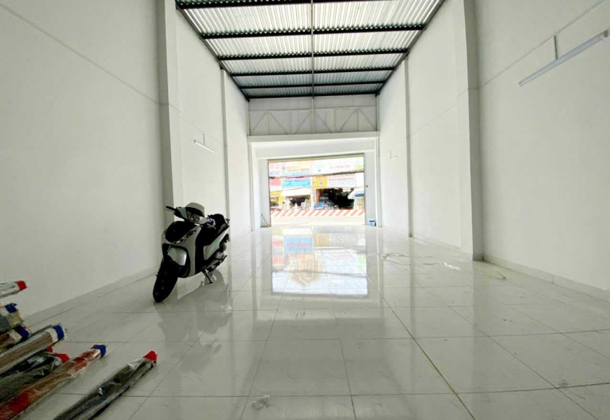Giảm 3tỷ.....Giá mới 19,8 tỷ  Bán nhà cấp 4 mặt tiền huỳnh tấn phát, thị trấn nhà bè