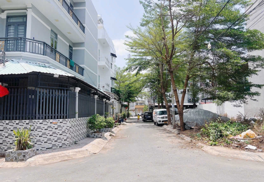0909227199 Bán lô đất góc 3 mặt tiền hẻm 7m - 1419 lê văn lương phước kiểng - 685m2  - có thổ 260m2