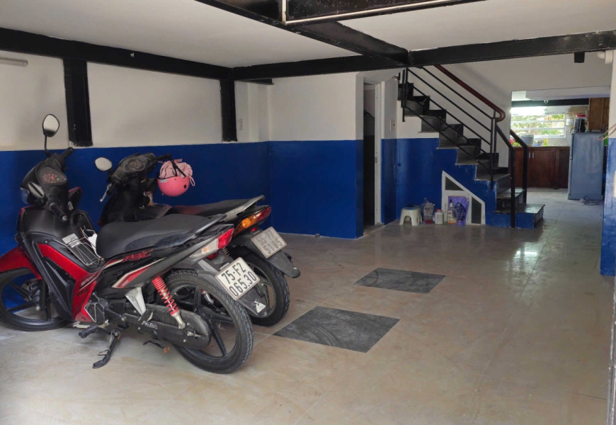Bán căn hộ dịch vụ có 8 phòng cho thuê hẻm 1041 đường Trần Xuân Soạn