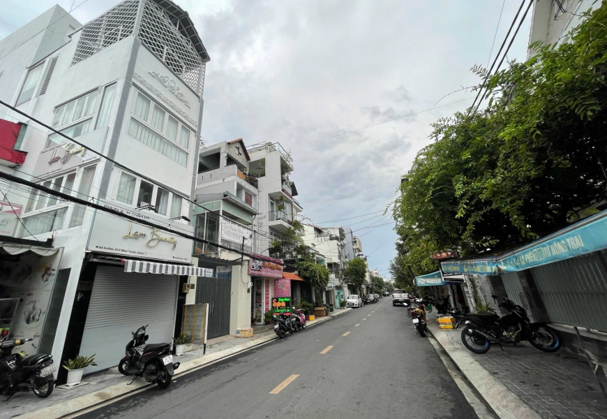Bán nhà MT đường số 47 - Lâm Văn Bền - Q7