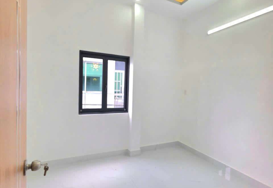 0914020039 EM DUNG NHÀ ĐẸP,, 1 LẦU - MẶT TIỀN KINH DOANH - XE HƠI CHẠY TỚI NHÀ - KẾ QUẬN 7
