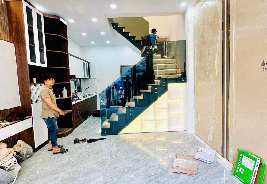 DUY NHẤT MỘT CĂN NHÀ MỚI XÂY TẠI TRUNG TÂM QUẬN 7 GIÁ QUÁ RẺ