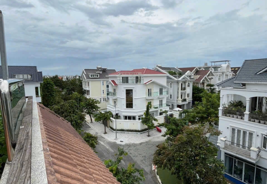 Cho thuê biệt thự cao cấp nguyên căn kdc Sadeco ven sông bảo vệ 24/24 p.tân phong, Quận7