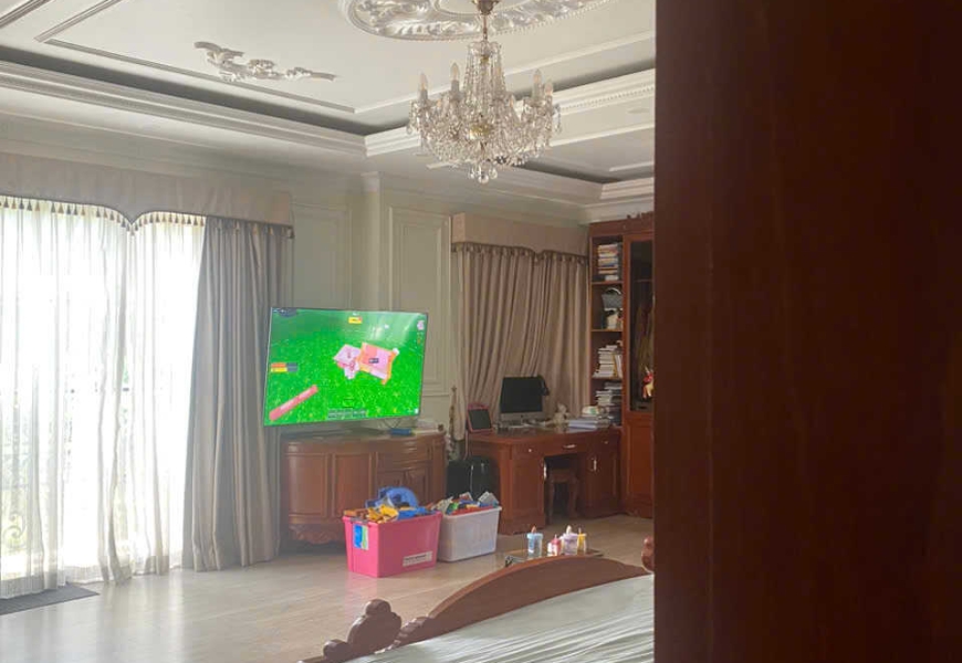 Bán  Villa 2 MT trước sau View công viên khu Nam thông ,phú mỹ hưng Q7 