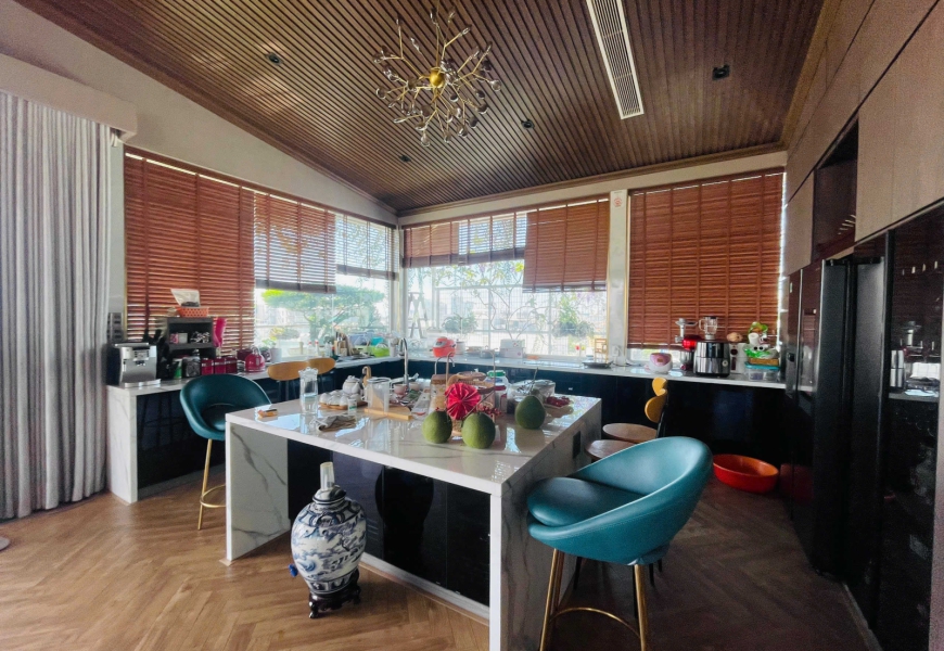 Bán toà CHDV 9 tầng thu nhập 750tr/tháng(HS 5,8%)..ngay Trung tâm Q7