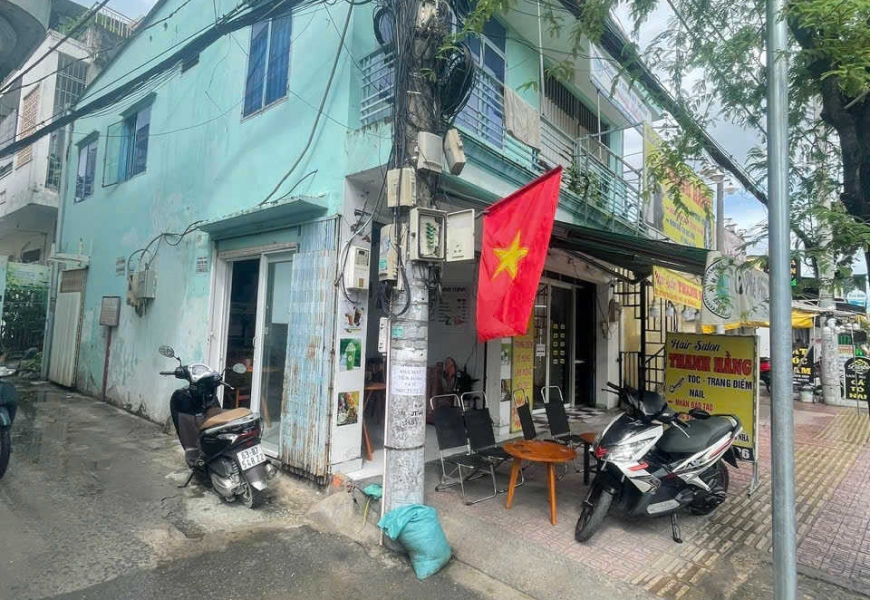 HÀNG HIẾM VỊ TRÍ KHÓ TÌM NGAY TRUNG TÂM THỊ TRẤN NHÀ BÈ  CHỦ NHÀ ĐỊNH CƯ NƯỚC NGOÀI NÊN CẦN BÁN GẤP  VỊ TRÍ: MẶT TIỀN  2253-2255  HUỲNH TẤN PHÁT ( NHÀ BÈ)