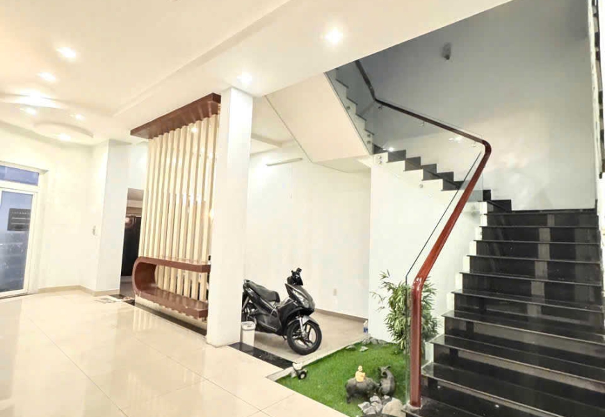 090 6594907 Bán nhà phố đường Nguyễn Văn Linh, P. Tân Thuận Tây, Quận 7