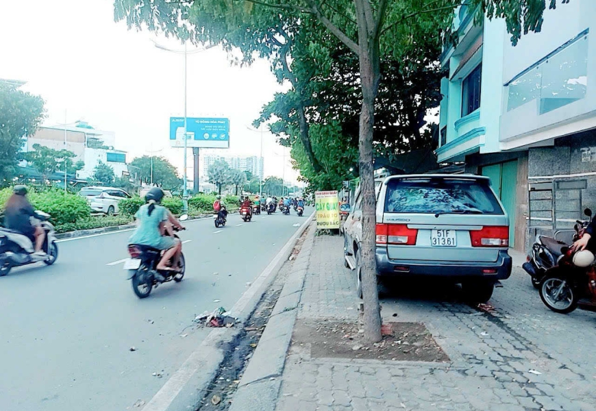 Bán Nhà Mặt Tiền Cầu Tân Thuận p.Tân Thuận Tây