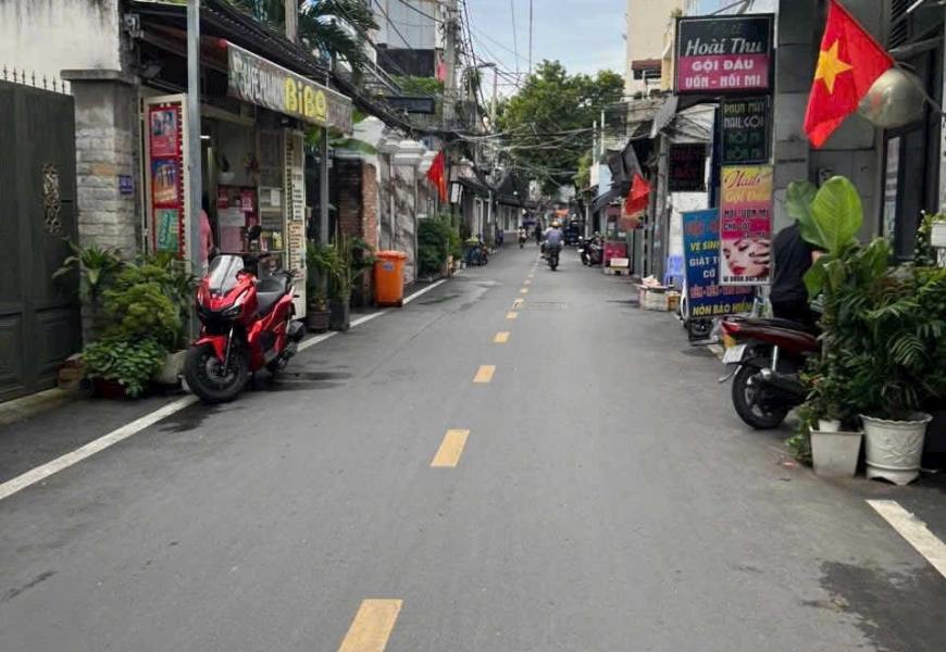 Bán nhà mặt tiền 142/21 đường Nguyễn Thị Thập, Q7
