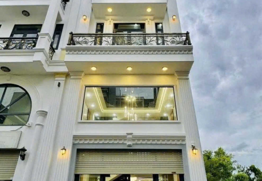 NHÀ MỚI HOÀN THIỆN - SIÊU PHẨM NHÀ PHỐ ( CÓ THANG MÁY)  Q7