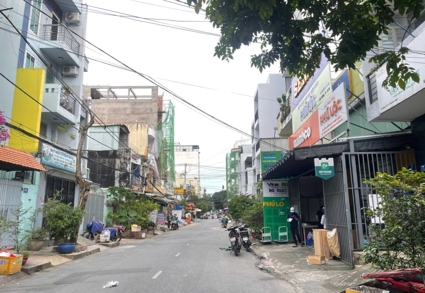 Cho thuê nhà nguyên căn mặt tiền đường số 39 p.tân quy, Q7