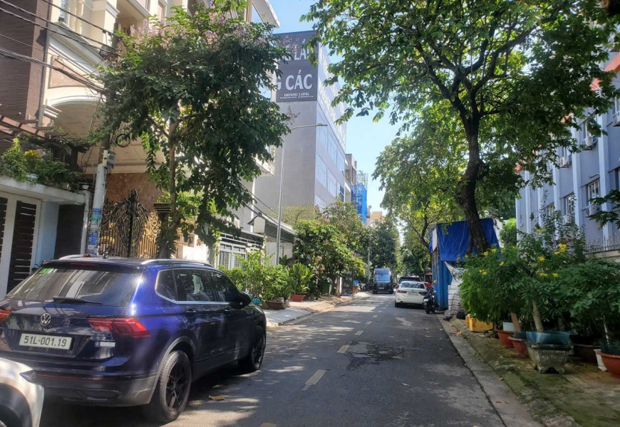 Bán lô đất MT đường 6A Kdc trung sơn,liền kề him lam Q7