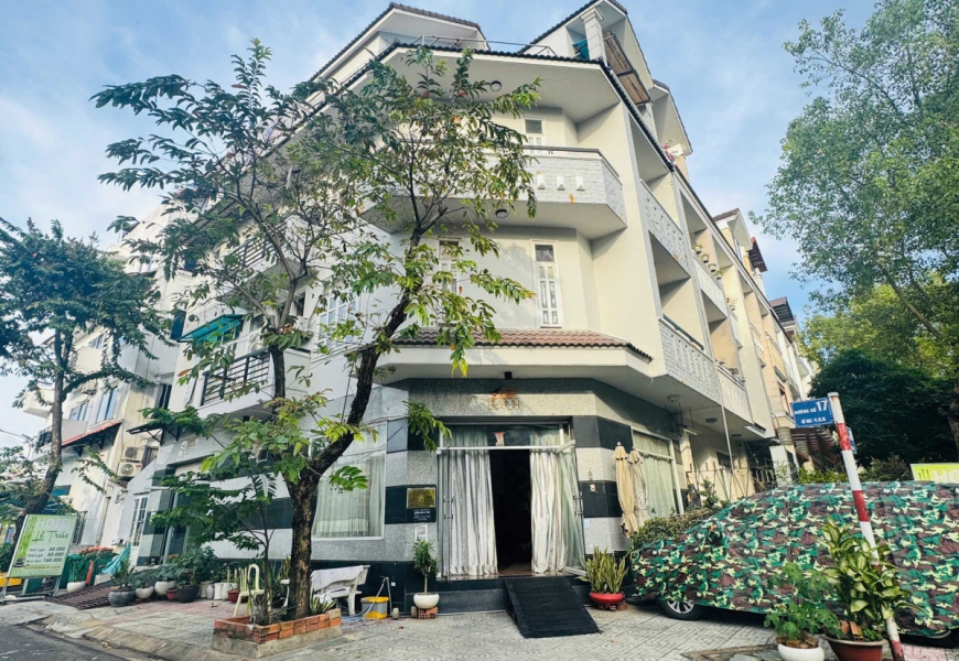 0909227199 Giảm Mạnh 2 Tỷ Chỉ Còn 25 Tỷ  Bán Nhà Đang Kinh Doanh KDC ven sông đối diện trường R.Mit Quận 7 