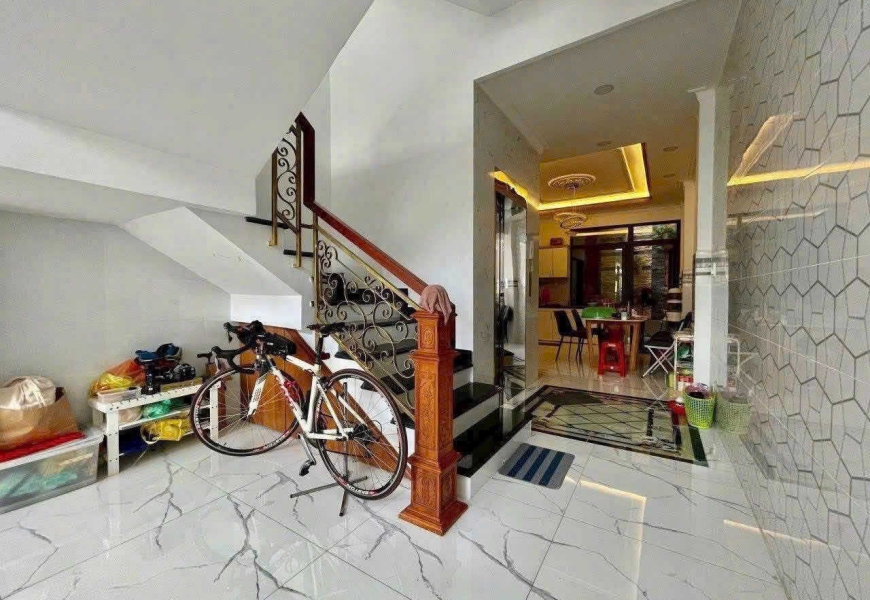 CHO THUÊ NHÀ FULL NỘI THẤT CÓ THANG MÁY – ĐƯỜNG SỐ TÂN QUY