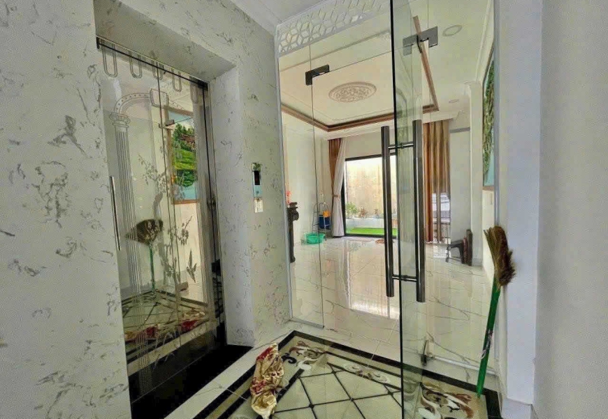 CHO THUÊ NHÀ FULL NỘI THẤT CÓ THANG MÁY – ĐƯỜNG SỐ TÂN QUY