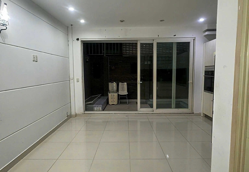 Cho thuê mặt bằng đường D4 Khu Him Lam Q7 