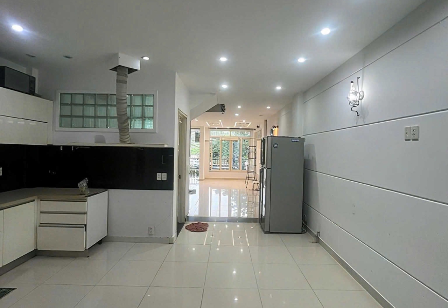 Cho thuê mặt bằng đường D4 Khu Him Lam Q7 